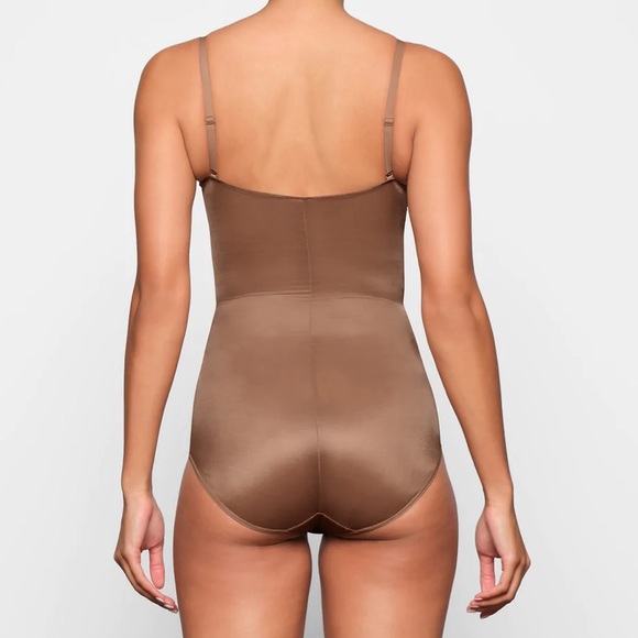 NWOT SKIMS Barely there Bodysuit Brief w/ snaps - Picture 3 of 7
